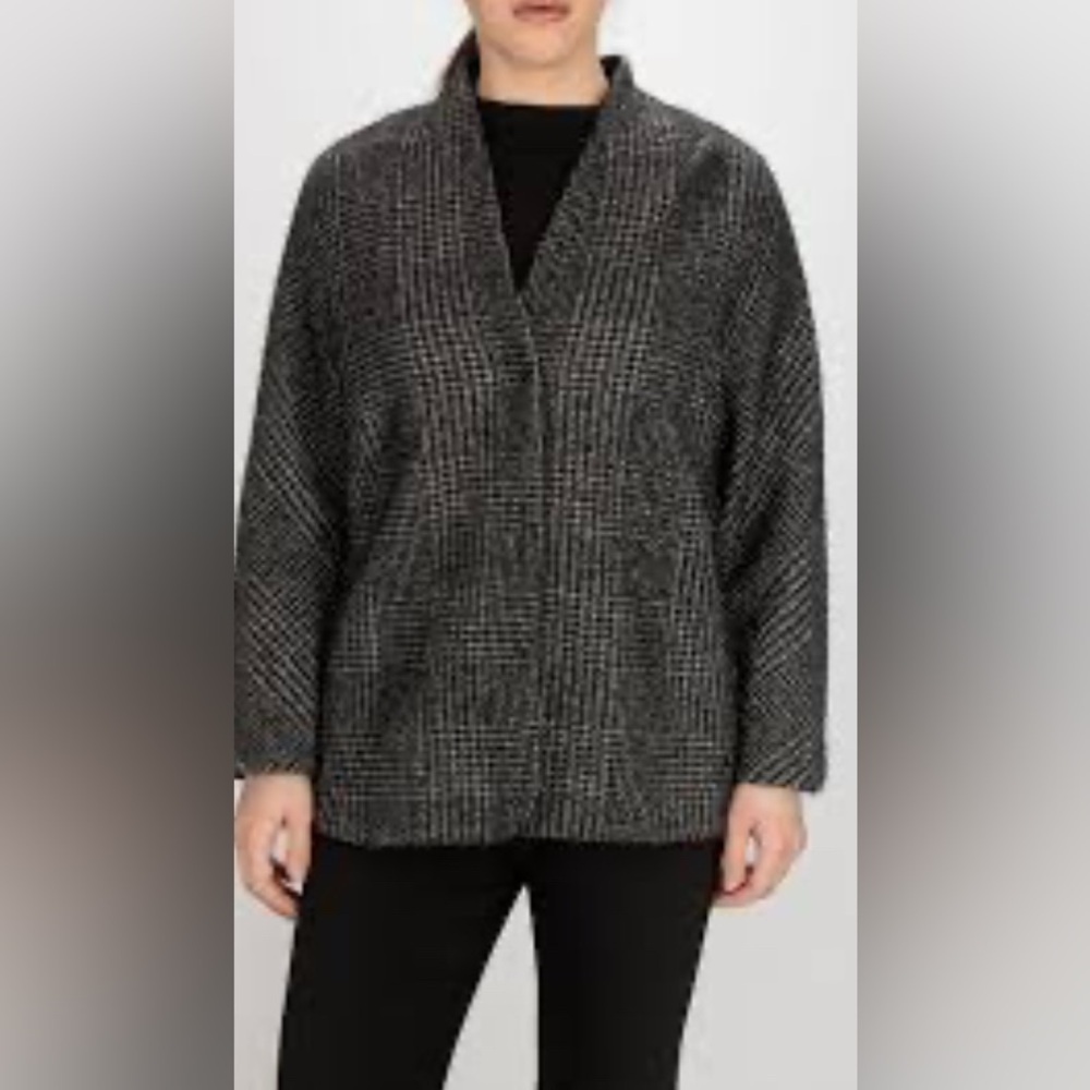 Escada Black Tailored Blazer with Subtle Shimmer | Size 42 Timeless luxury